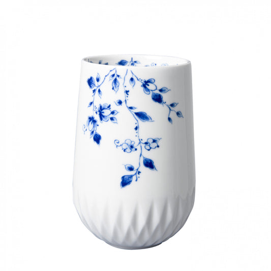 Blauw Vouw Cappuccino kop: Een elegant porseleinen ontwerp met bloemenmotieven, ontworpen door Romy Kühne voor een verfijnde koffie-ervaring