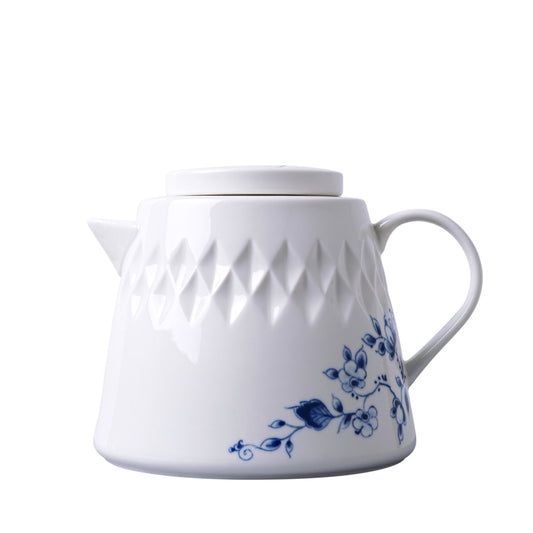 Blauw Vouw Koffiepot: Een elegant porseleinen ontwerp met bloemenmotieven, ontworpen door Romy Kühne voor een verfijnde koffie-ervaring