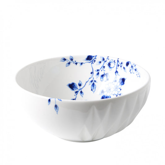 Soepkom Blauw Vouw: Een elegant porseleinen ontwerp met bloemenmotieven, ontworpen door Romy Kühne voor een verfijnde tafelsetting
