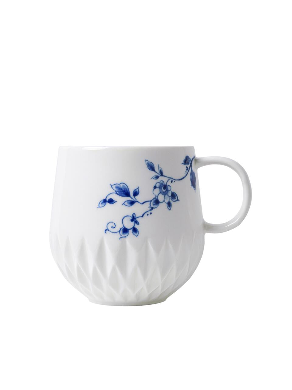 Blauw Vouw mok 350 ml – porseleinen koffiemok met oor en Delfts blauwe bloemendecor, ontworpen door Romy Kühne.