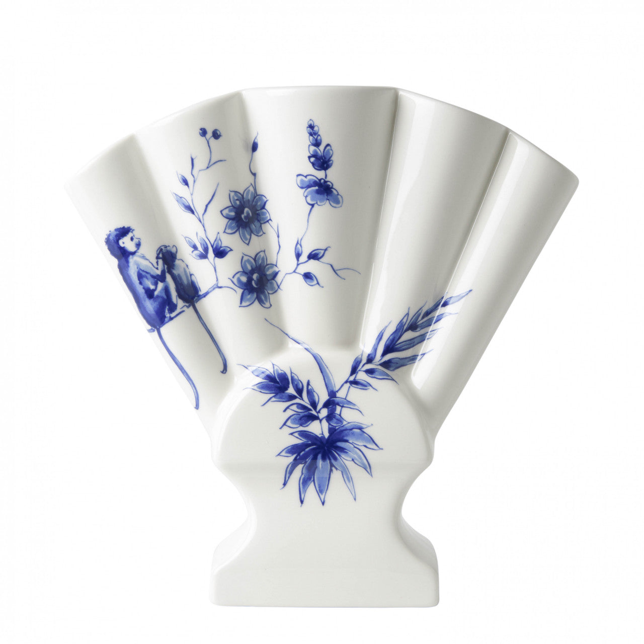 Betreed een wereld van tijdloze schoonheid met deze prachtige waaierstijl tulpenvaas uit de collectie van Janny van der Heijden, waarin de ondeugende aapjes een verhaal vertellen van speelse vreugde te midden van bloemige pracht