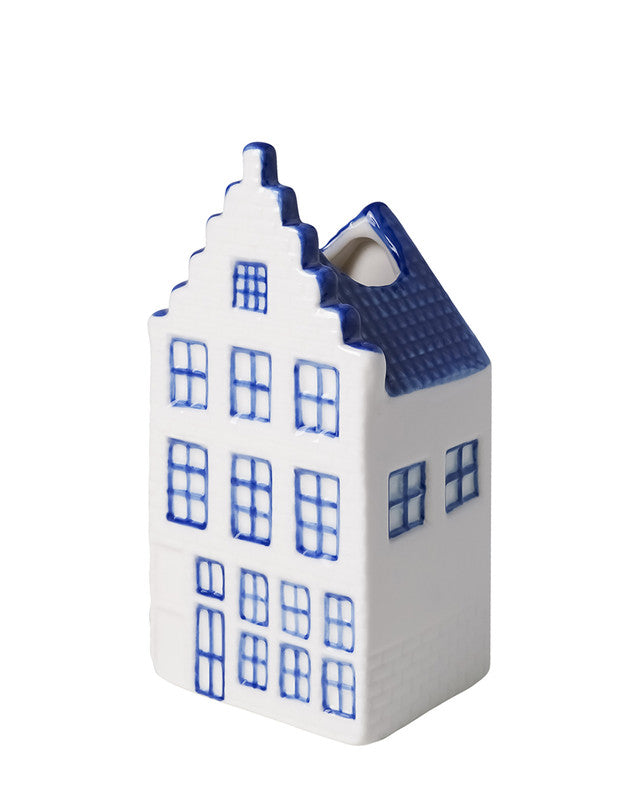 Delfts blauw vaasje in de vorm van een grachtenpandje met trapgevel, 13 cm hoog