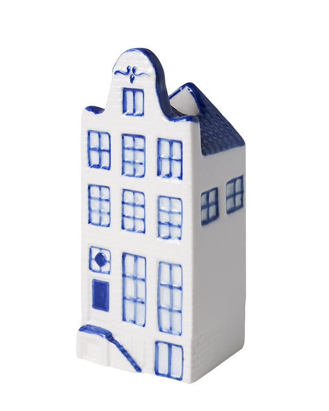 Delfts blauw keramieken vaasje in de vorm van grachtenpand met klokgevel, 15 cm hoog
