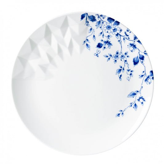 Blauw Vouw Dinerbord: Een elegant porseleinen ontwerp met bloemenmotieven, ontworpen door Romy Kühne voor een verfijnde tafelsettin