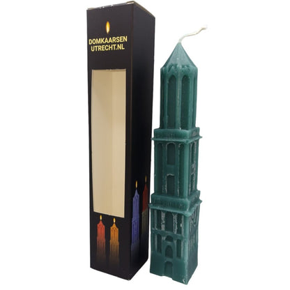 Een verzameling handgemaakte Domkaarsen van Domkaarsenutrecht.nl in verschillende kleuren en hoogtes. Elke kaars is uniek en straalt ambachtelijke kwaliteit uit.